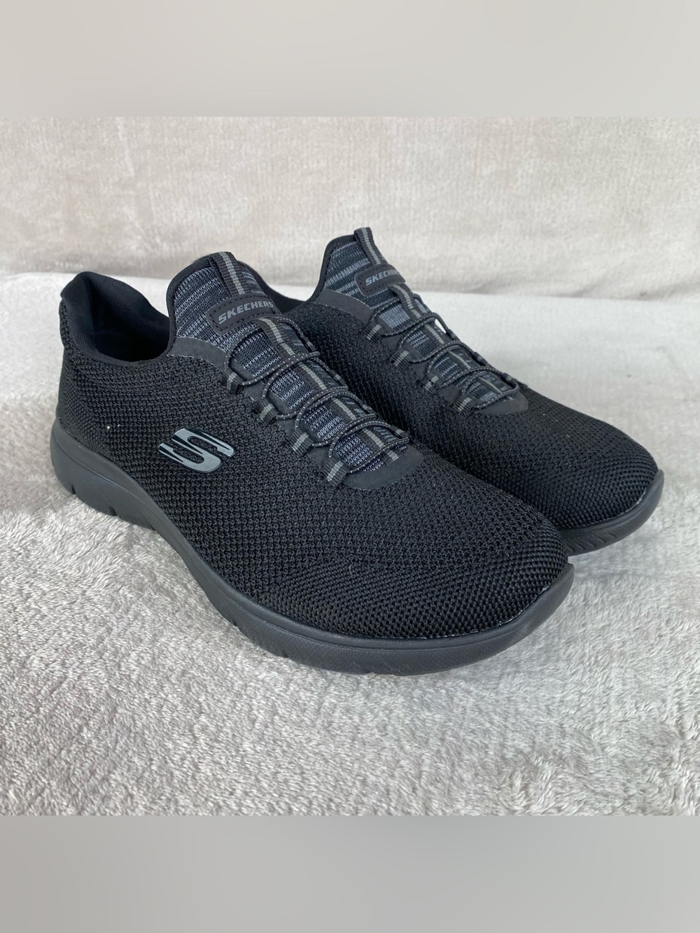 Skechers Summits Cool Classic Sneaker Womens Size 9.5 Wide Black Gray Knit NEW